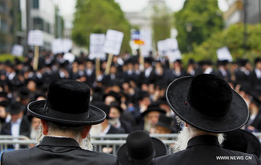 Representatives from the Orthodox Jewish communities of Austria, Belgium, Britain, France and other European countries take part in a rally outside the European Union headquarters in Brussels, capital of Belgium, July 1, 2013. Hundreds of Orthodox Jews on Monday took part in the rally to protest against a new Israeli draft legislation which requires the men from the Orthodox community in Israel to join the army at the age of 18. The protestors appealed to the EU to put pressure on Israel to change the legislation plan. (Xinhua/Zhou Lei) 