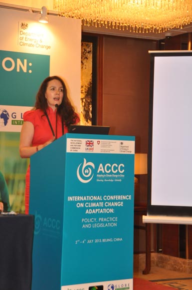 Dr. Rebecca Nadin, project director of ACCC, gives opening remark at the conference.  International conference on climate change adaption kicked off in Beijing today. (People's Daily Online/ Wang Xin )