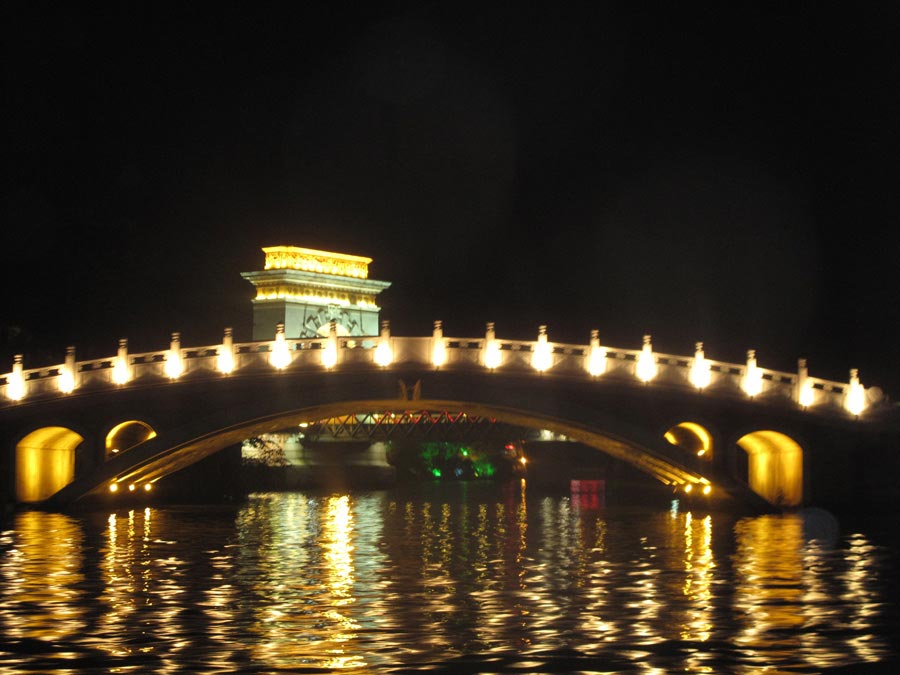 This photo taken on June 27th shows the evening scenery of Guilin in southeast China's Guangxi Autonomous Region. The water system cruise has become one of Guilin's top tourist attractions. It starts from Zhiyin Dock, which is on the east bank of Shanhu Lake, and goes via Shan, Rong, Gui, Mulong, which then joins the Li River, ending at the Liberation Bridge. (CnDG by Jiao Meng)