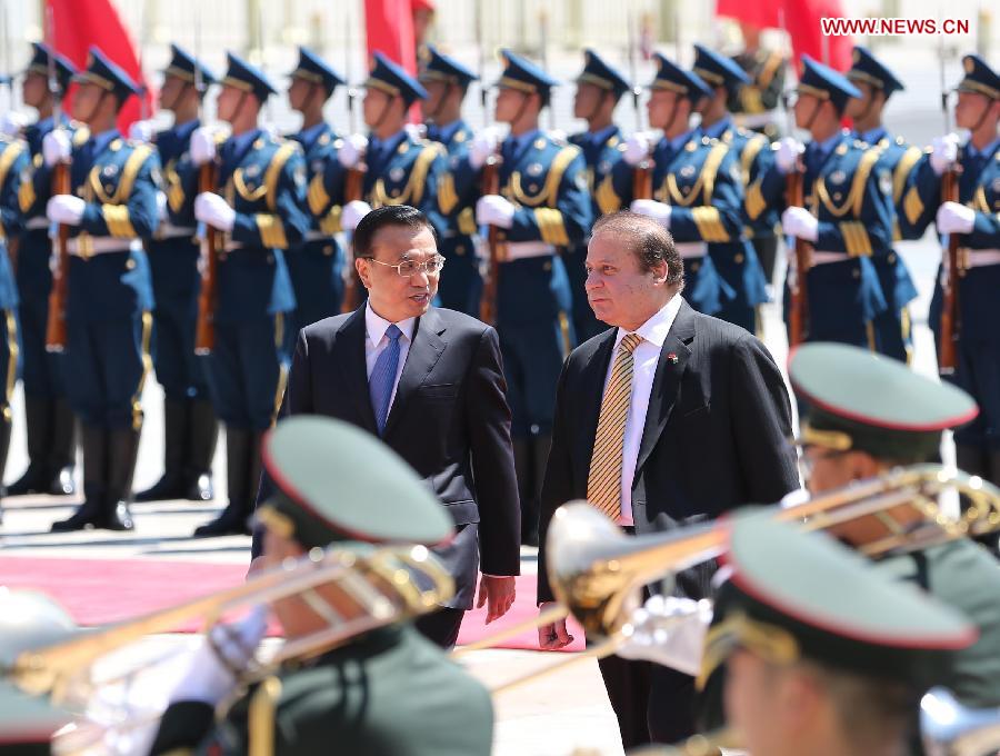 Chinese Premier Li Keqiang holds a welcoming ceremony for visiting Pakistani Prime Minister Nawaz Sharif in Beijing, capital of China, July 5, 2013.(Xinhua/Liu Weibing) 