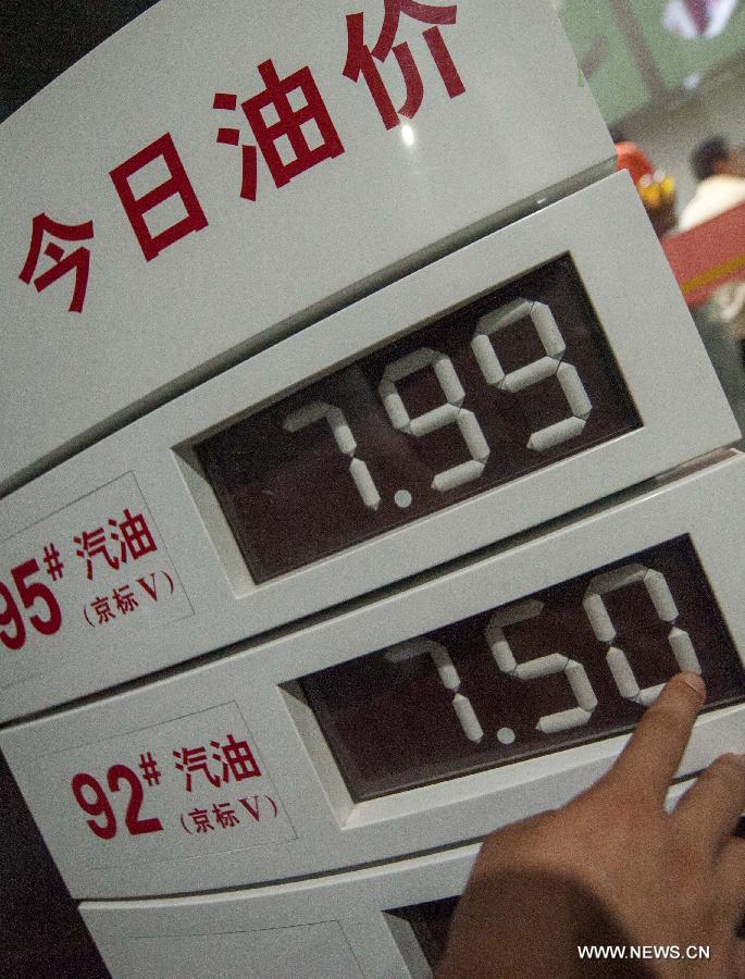 Photo taken on July 6, 2013 shows a board displaying fuel prices at a gas station in Beijing, China, July 6, 2013. China cut the retail price of gasoline by 80 yuan (12.9 U.S. dollars) per tonne from Saturday and that of diesel by 75 yuan per tonne, the country's top economic planner said on Friday. (Xinhua/Zhang Yu)