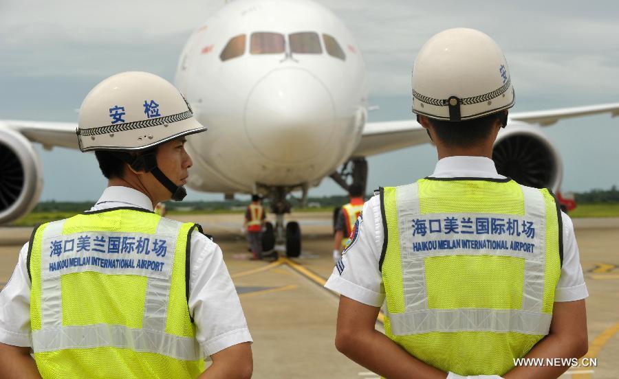 A Boeing 787 Dreamliner parks at the Haikou Meilan International Airport in Haikou, capital of south China's island of Hainan Province, July 7, 2013. Haian Airlines held a ceremony here to welcome the arrival of its first Boeing 787 Dreamliner. Mou Wei, vice president of Hainan Airlines, said on July 4 that the first 213-seat Dreamliner will serve the domestic route between Beijing and Haikou, capital of south China's Hainan Province, with 36 seats reserved for business class and 177 for economy. (Xinhua/Zhao Yingquan) 