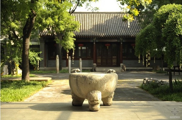 Shi Cha Hai is not only a place for fine dining, but also a muesum full of Chinese culture. As the "Home for London" suring the Beijing Olympics, it has seen many political celebrities. (Photo: forum.news.cn)