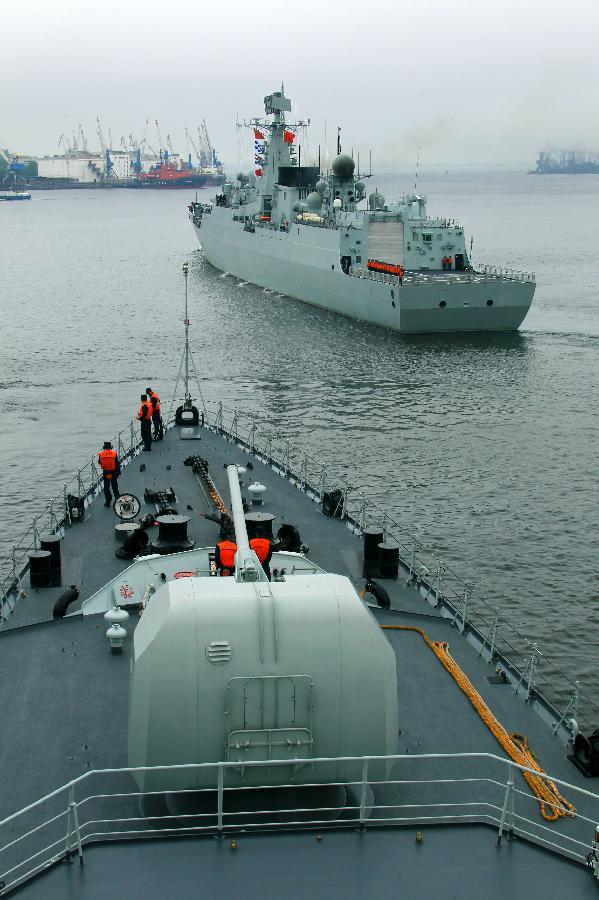 Chinese Navy vessels leave for joint naval drills from a port in Vladivostok, Russia, July 8, 2013. China and Russia started on Monday the joint naval drills off the coast of Russia's Far East. (Xinhua/Zha Chunming)
