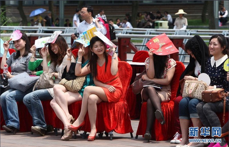 As more and more unmarried youngsters in Shanghai are too busy to look for their other half, their parents have to take the job to help them find the future spouse. Nowadays, more Chinese parents show up in this kind of events on behalf of their unmarried children, which has become a typical phenomenon across the country.