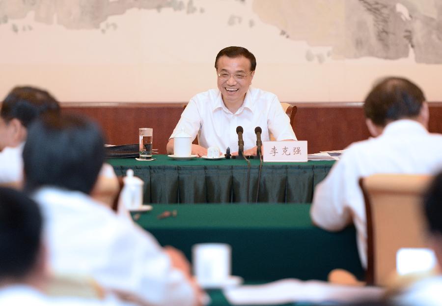 Chinese Premier Li Keqiang addresses a symposium on the economic situation of a number of provinces and regions in Nanning, capital of southwest China's Guangxi Zhuang Autonomous Region, July 9, 2013.(Xinhua/Ma Zhancheng)
