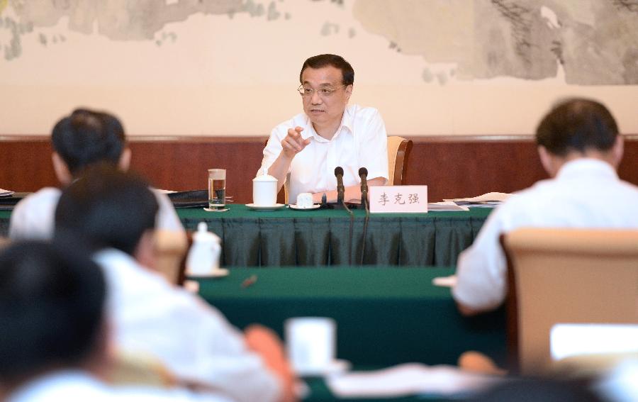 Chinese Premier Li Keqiang addresses a symposium on the economic situation of a number of provinces and regions in Nanning, capital of southwest China's Guangxi Zhuang Autonomous Region, July 9, 2013. (Xinhua/Ma Zhancheng)