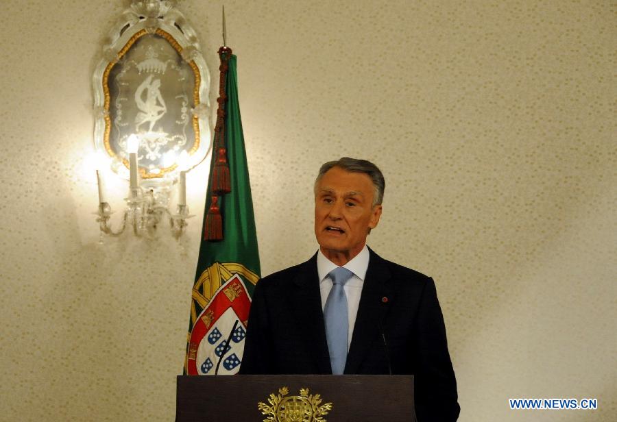 Portuguese President Anibal Cavaco Silva delivers a speech in Lisbon July 10, 2013. Anibal Cavaco Silva on Wednesday urged leading political parties to reach a consensus on preparing early elections next June as part of a "national salvation" deal when Portugal exits from a bailout program of international lenders. (Xinhua/Zhang Liyun)
