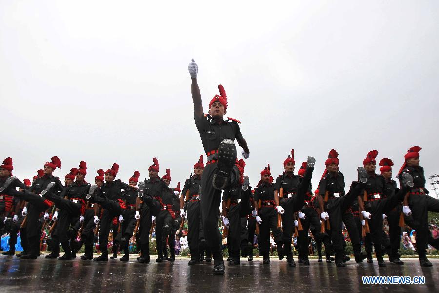 New recruits of Indian army march during a passing out parade at an army base on the outskirts of Srinagar, the summer capital of Indian-controlled Kashmir, July 10, 2013. The 494 recruits from Indian-controlled Kashmir were formally inducted into the Indian army's Jammu Kashmir Light Infantry (JAKLI) regiment after rigorous training. (Xinhua/Javed Dar)