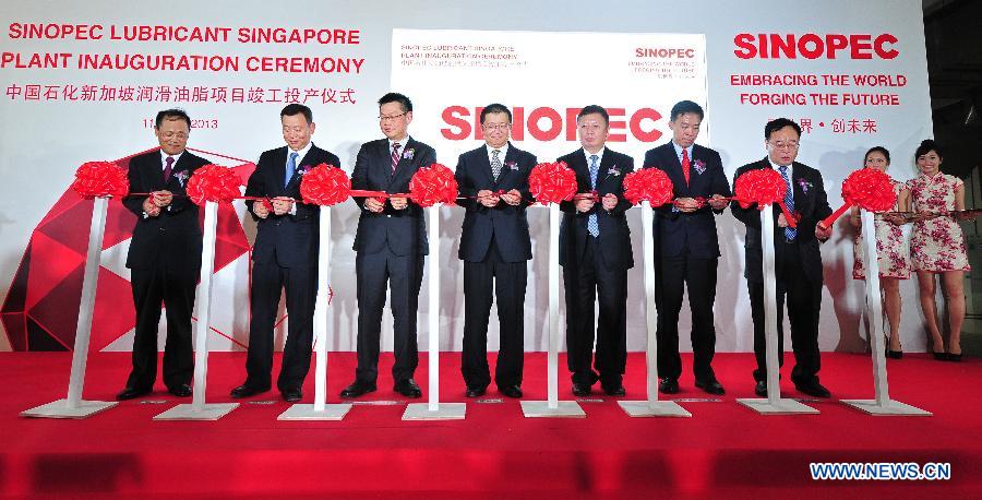 Photo taken on July 11, 2013 shows the inauguration ceremony of Sinopec Lubricant (Singapore) Pte Ltd at Tuas in the south western tip of Singapore. China Petroleum and Chemical Corporation (Sinopec), China's largest integrated energy and chemical group, celebrated here on Thursday the opening of its first lubricant plant outside China. The Sinopec Lubricant (Singapore) Pte Ltd, located at Tuas in the south western tip of Singapore, covers an area of 242,811 square meters. (Xinhua/Then Chih Wey)