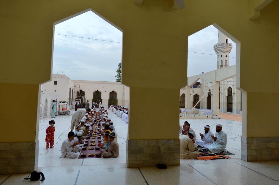 Pakistani Muslim devotees wait to break their fast at a mosque during the first day of the Muslim fasting month of Ramadan in northwest Pakistan's Peshawar on July 11, 2013. Iftar refers to the evening meal when Muslims break their fast during the holly month of Ramadan, a season of fasting and spiritual reflection. (Xinhua/Ahmad Sidique) 
