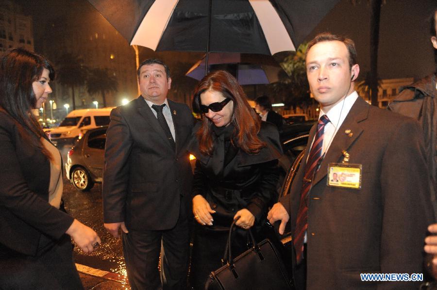 Argentina's President Cristina Fernandez (C) is welcomed as she arrives in Montevideo, capital of Uruguay, on July 11, 2013. Cristina Fernandez arrived here Thursday for the next day's Southern Common Market (MERCOSUR) summit. (Xinhua/Analia Garelli/TELAM)