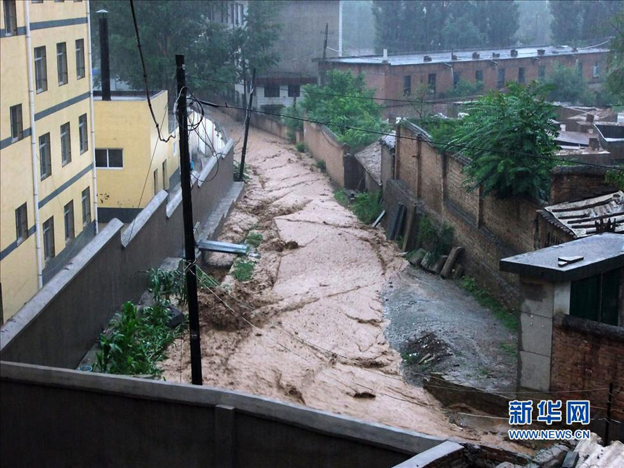 Thirteen people have been killed and 15 others injured in rainstorms that have battered the city of Yan'an in northwest China's Shaanxi Province since Sunday.(Xinhua/Gong Hongquan)