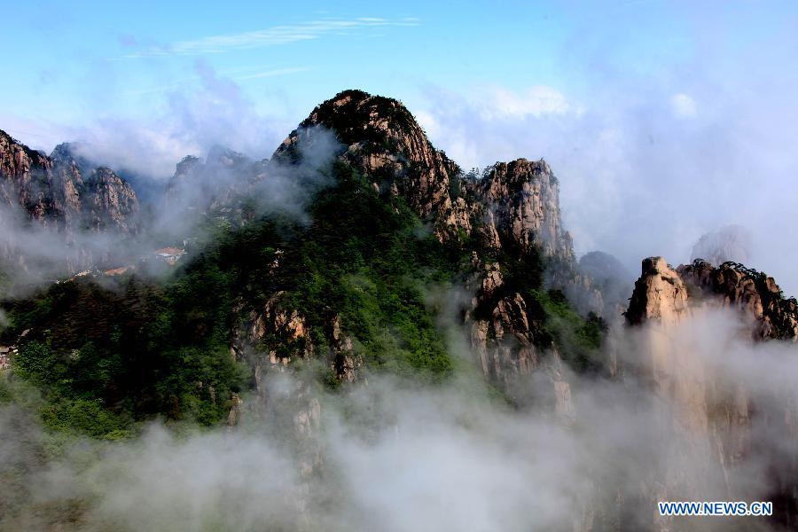Sea of clouds at Mount Huangshan scenic spot