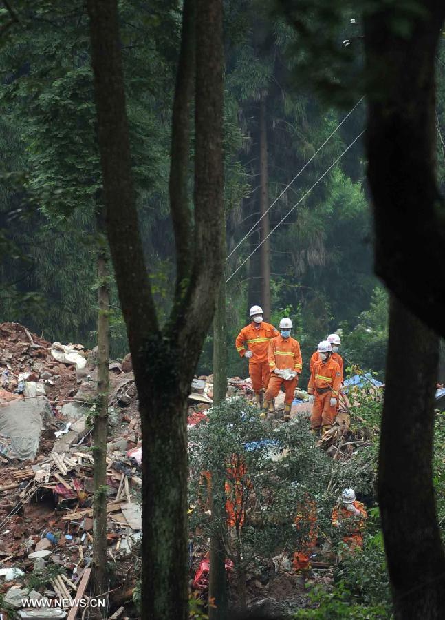 Firefighters search for survivors at the landslide scene in Sanxi Village of Dujiangyan City, southwest China's Sichuan Province, July 13, 2013. As of 19:00 p.m. (GMT 1100), 43 people were confirmed dead during the landslide that happened in the village of Sanxi on July 10. Some 118 people across the city were missing or can not immediately be reached. Local authorities are continuing to verify the exact number of those missing. Search and rescue work continues. (Xinhua/Xue Yubin)