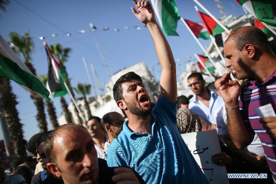 Palestinians take part in a protest in the West Bank city of Ramallah against Israeli plan to relocate Bedouins in the Negev desert on July 15, 2013. Thousands of Palestinians take part in protests against the plan to settle tens of thousands of their desert-dwelling people in permanent townships, media reported. There are around 260,000 Bedouin in Israel. (Xinhua/Fadi Arouri)
