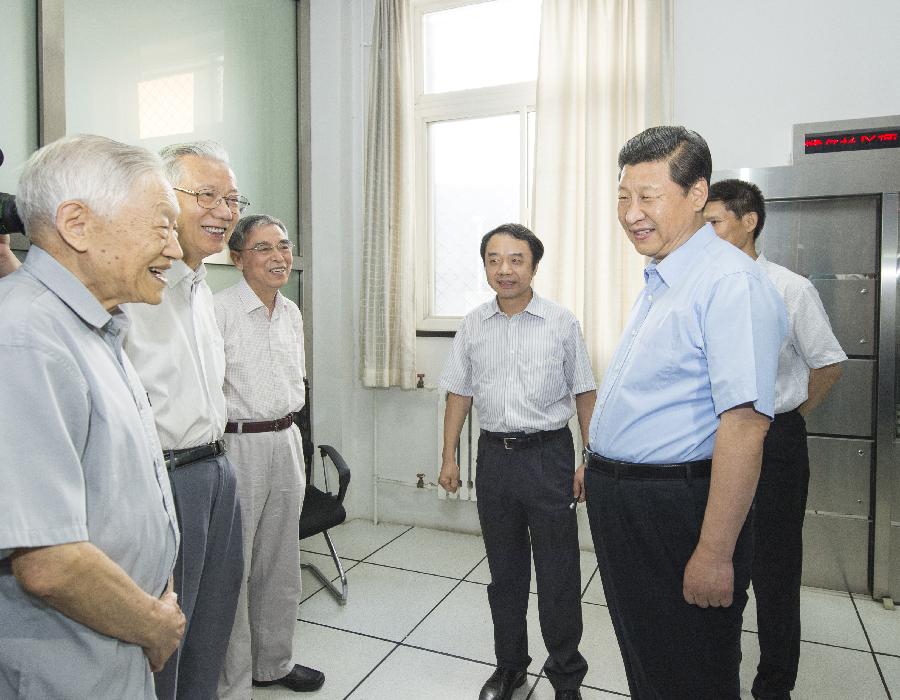 Chinese President Xi Jinping (R front), also general secretary of the Central Committee of the Communist Party of China (CPC) and chairman of the Central Military Commission (CMC), talks with academicians of the Chinese Academy of Sciences (CAS) who participated in the creation of the Beijing Electron Position Collider (BEPC) in Beijing, capital of China, July 17, 2013. (Xinhua/Li Xueren)