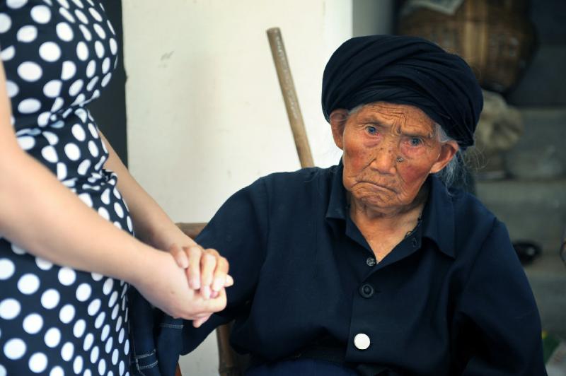 Fu Suqing was born in July 19, 1897. Now she has been recognized as the world's oldest woman  by Carrying The Flag World Records. (Photo/huaxi100.com)