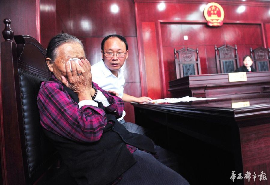 Mother Li Lanyu cries on the court. (Photo/wccdaily)
