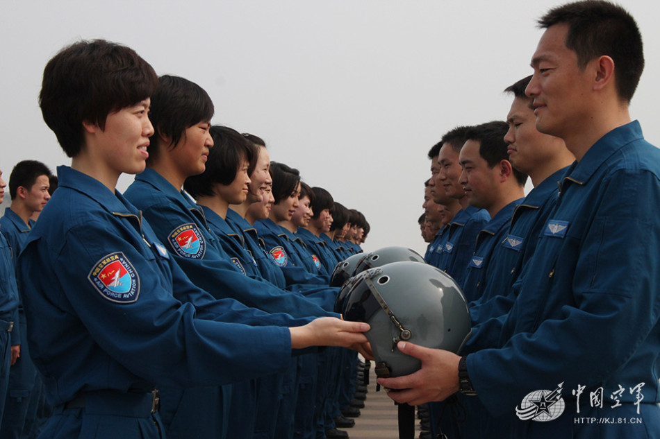 Chinese female fighter pilots (xinhuanet.com)
