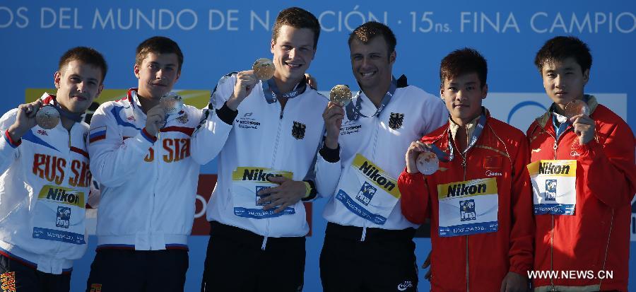 Silver medalists, Russia's Victor Minibaev and Artem Chesakov, gold medalists, Germany's Patrick Hausding and Sascha Klein and bronze medalists, China's Cao Yuan and Zhang Yanguan (from L to R) pose during the awarding ceremony after the men's 10m synchro platform final of the Diving competition in the 15th FINA World Championships at the Piscina Municipal de Montjuic in Barcelona, Spain, on July 21, 2013. Sascha Klein and Patrick Hausding claimed the title with a total socre of 461.46 points. (Xinhua/Wang Lili)