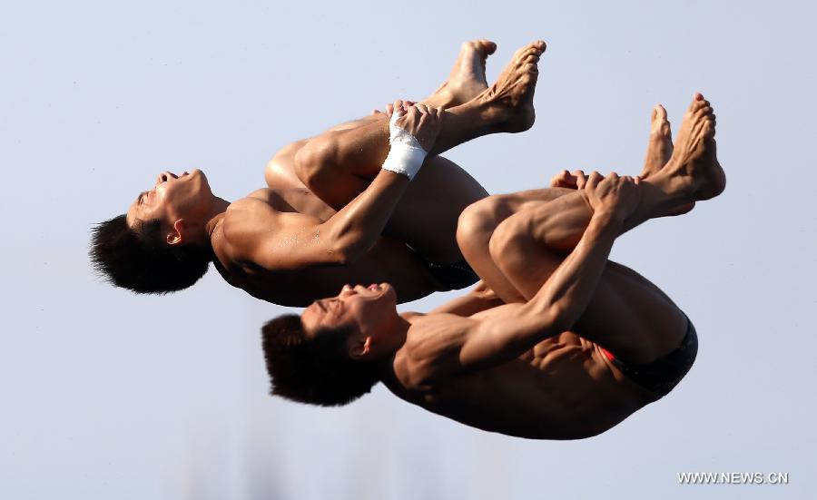 China's Cao Yuan and Zhang Yanquan compete during the men's 10m synchro platform final of the Diving competition in the 15th FINA World Championships at the Piscina Municipal de Montjuic in Barcelona, Spain, on July 21, 2013. Cao Yuan and Zhang Yanquan took the bronze with a total socre of 445.56 points. (Xinhua/Wang Lili)