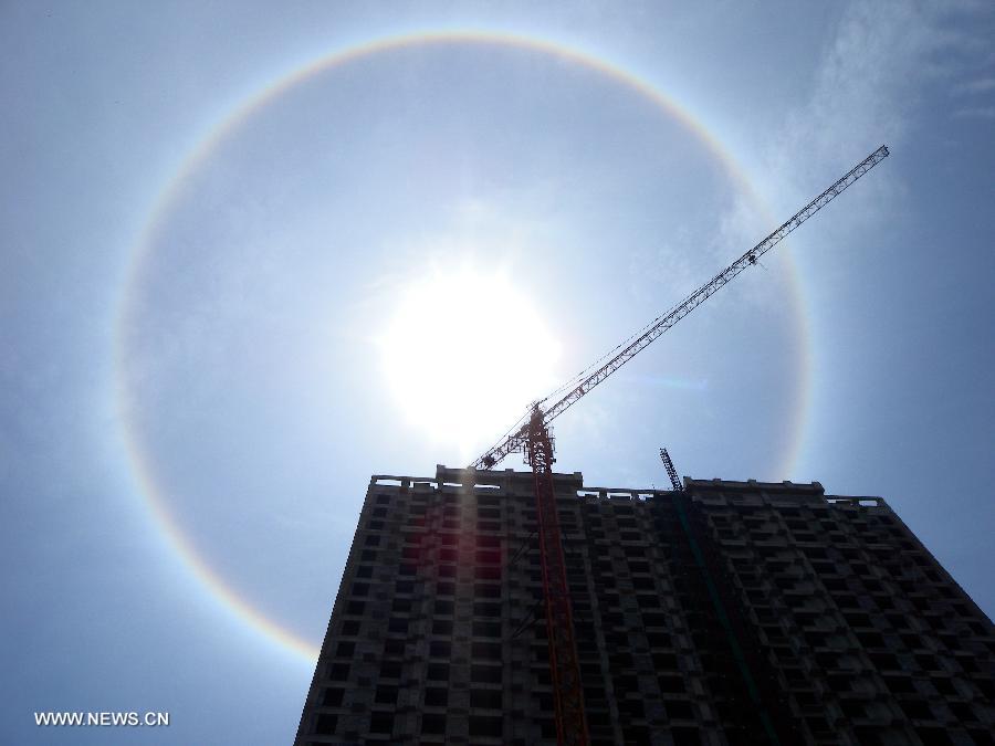 A solar halo occurs over the sky in Qinhuangdao City, north China's Hebei Province, July 22, 2013. (Xinhua/Zhou Xuefeng) 