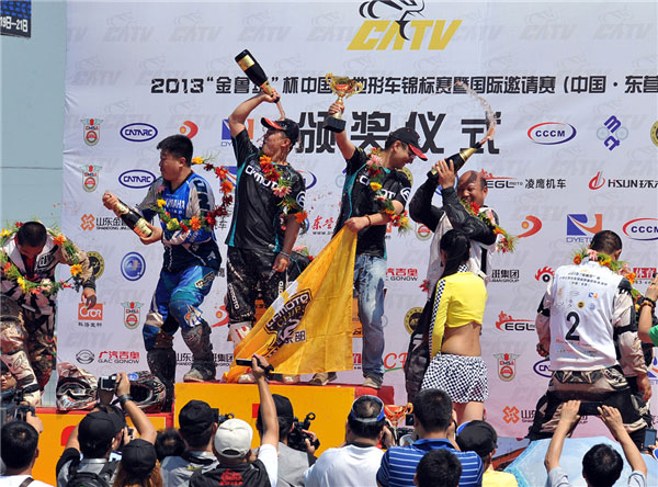 Zhejiang-based CFMOTO club celebrates their win for the universal model vehicle in the open group at the China ATVs and International Invitational Tournament on July 21, 2013 in Dongying city, Shandong province.(Source:China Daily/ Photo:Xinhua)