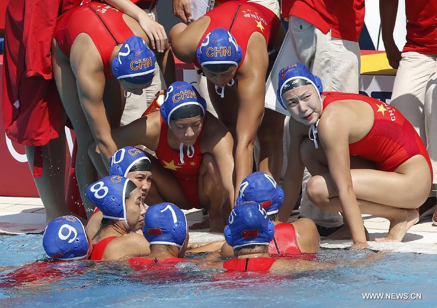 China's players encourage each other during the Women's Waterpolo Group B Preliminary Round match between China and Australia in the 15th FINA World Championships at Palau Sant Jordi in Barcelona, Spain, on July 23, 2013. China lost 5-14. (Xinhua/Wang Lili)