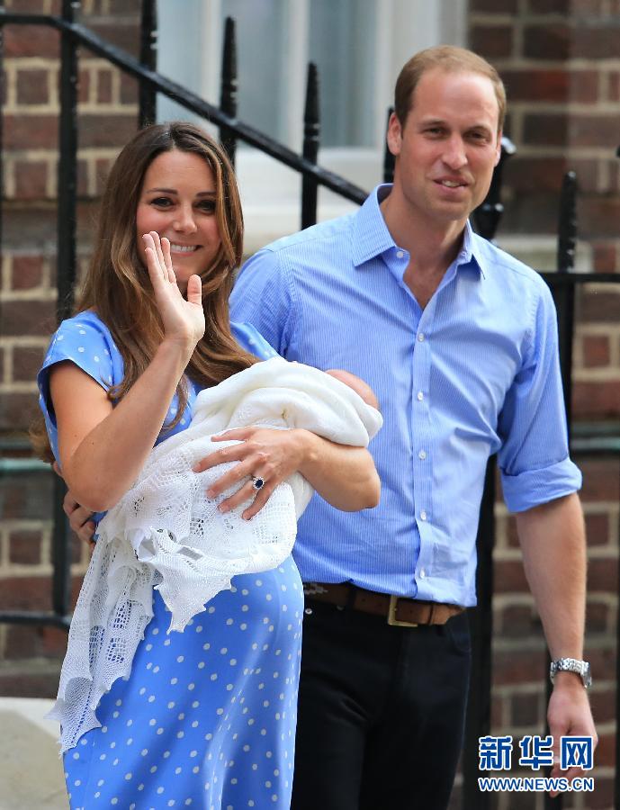 Prince William, his wife Kate and their newborn baby boy have arrived at Kensington Palace. Just before they left the hospital, the royal couple gave the world its first glimpse of Britain’s newest Prince. (Photo/ Xinhua)