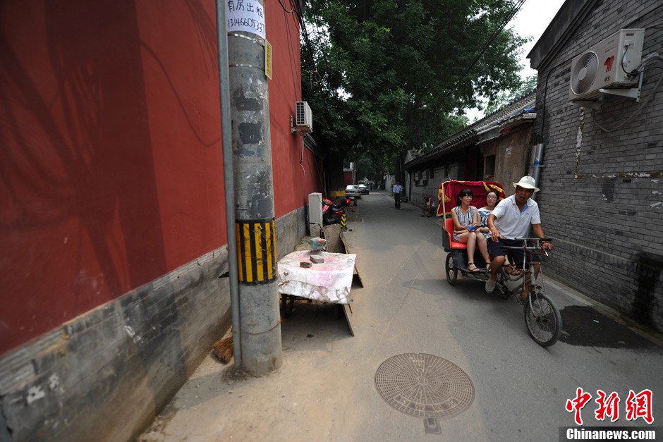 Tourists on a tricycle pass by the ancient temple. (CNS/Jin Shuo)