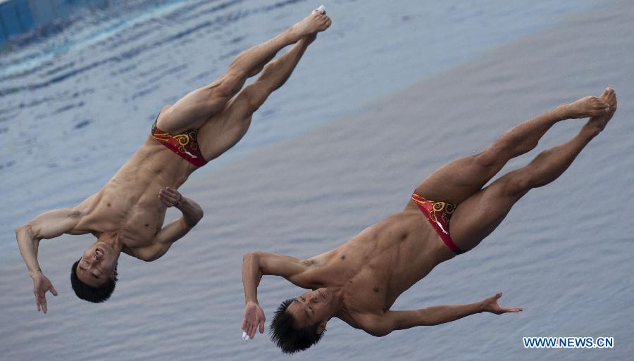 China's Qin Kai (L) and He Chong compete during the men's 3m synchro springboard final of the diving competition at the 15th FINA World Championships in Barcelona, Spain, on July 23, 2013. Qin Kai and He Chong won the gold with a total score of 448.86 points. (Xinhua/Xie Haining)