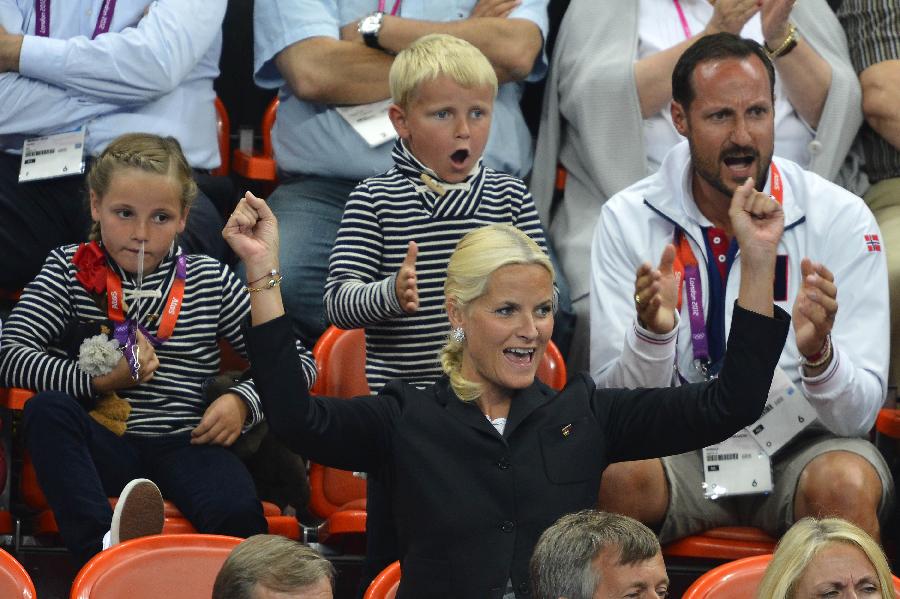 Norwegian Princess Ingrid Alexandra (back left) and Prince Sverre Magnus (back middle) watch the match during 2012 London Olympic Games, August 11, 2012. (Xinhua/AFP Photo)