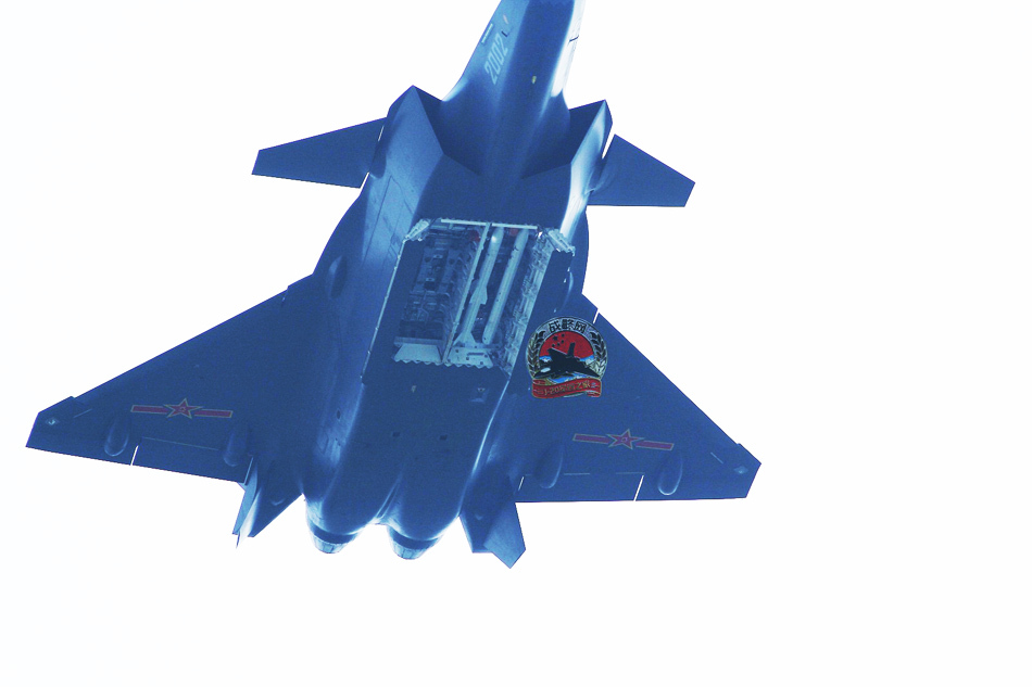 A clear view of the 2nd prototype J20 flying low with weapons bay open. The configuration shown here carries four radar-guided Beyond Visual Range air/air missiles. Additional weapons bays on the fuselage sides can also carry similar weapons or passive, heat-seeking AAMs. (Source: huanqiu.com)