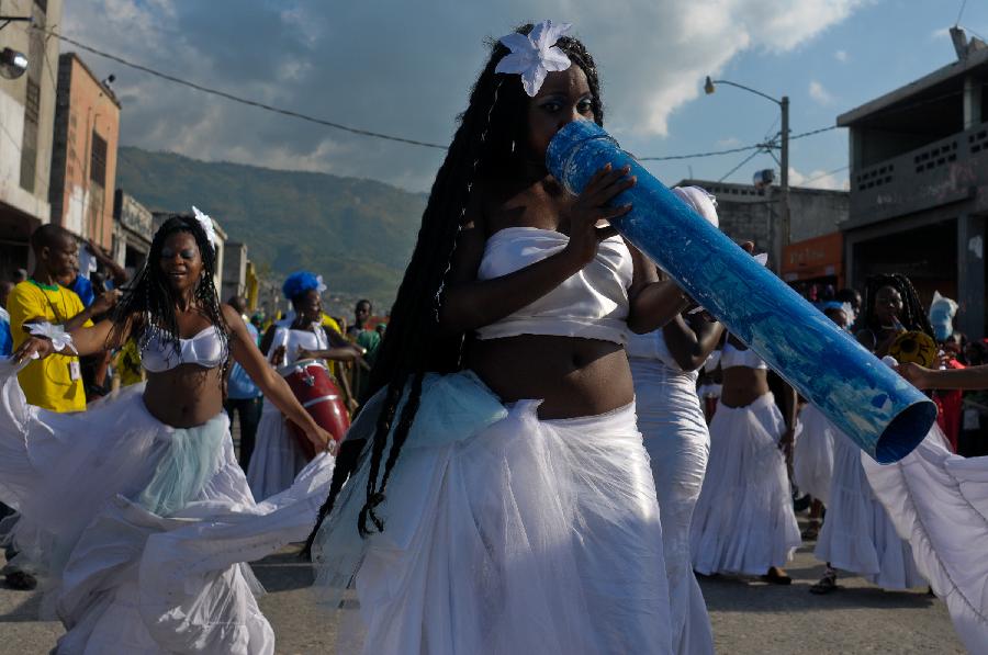 Members of a Haitian band participate in the Carnival of the Flowers of Haiti, in Port au Prince downtown, capital of Haiti, on July 31, 2013. Carnival of the Flowers of Haiti second edition, which convened thousands of people, bands, floats and costumed groups, was closed on Wednesday in the Haitian capital. (Xinhua/Swoan Parker)
