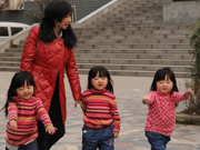 Brave mother fights cancer, enjoys Spring Festival with her triplets