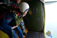 Chinese female fighter pilots participate in parachute landing training